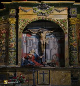 Detalle de uno de los retablos de Santa Maria