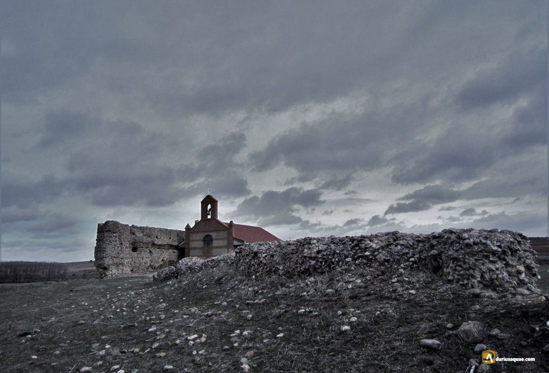 Durius Aquae: Ermita de San Miguelito al abrigo del viejo castillos del Eván de Abajo