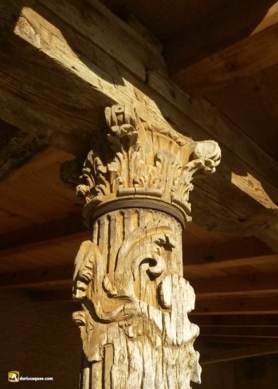 Durius Aquae: Capitel tallado en humilde madera en la iglesia de Fuetihoyuelo