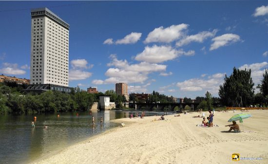Mediodía relajante en la playa de "Las Moreras"