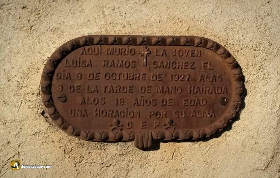 Placa conmemorativa crimen en Urueña