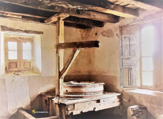 Piedras y cabría en el molino de Aldealbar, Valladolid