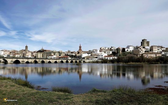 El Tormes a si paso por Alba de Tormes