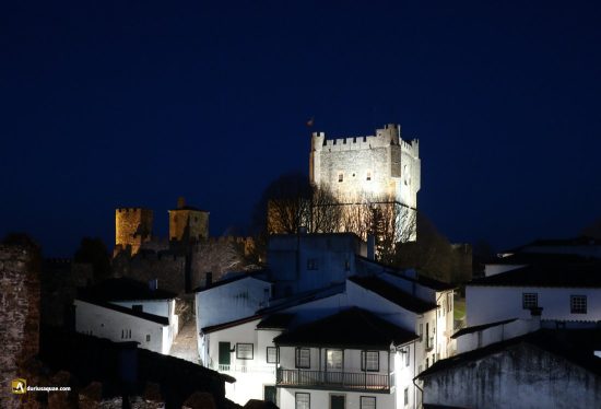 Bragança. Castillo de noche
