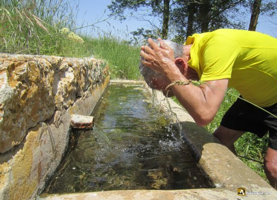 Refrescandonos en fuente Frades