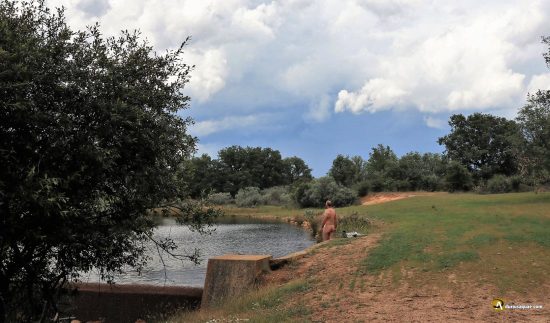 Chapuzón en el Valderaduey con tormenta (foto Almu)