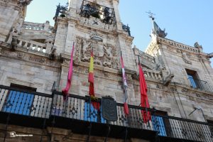 Detalle del ayuntamiento de Astorga sobre el antiguo foro romano