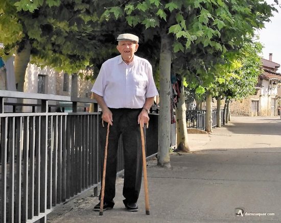 Persona mayor en Espinosa de Cervera