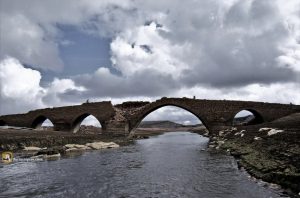 Puente medieval de Villanueva del río (ahora bajo el embalse)