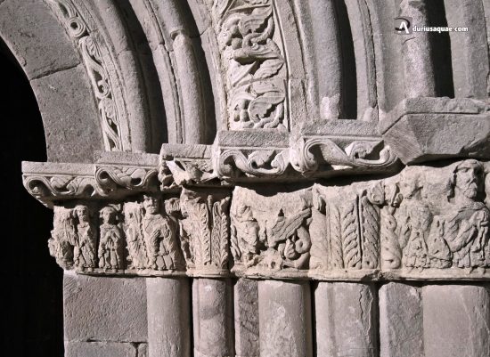 Valdespinoso de Aguilar, detalle pórtico