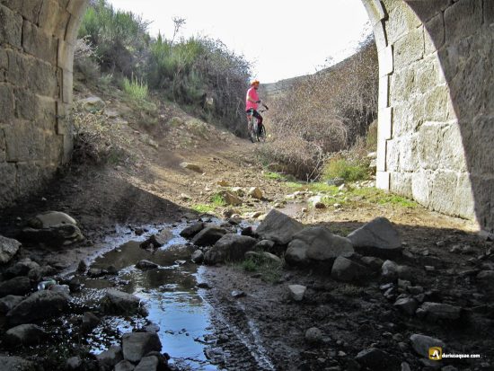 Arroyo del Valle y puente