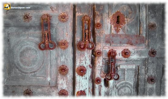 Puerta iglesia de Villasayas