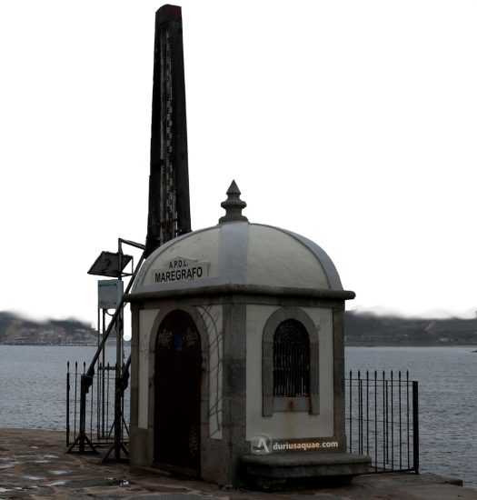 Maregrafo en la desembocadura del Douro,el Duero llega al océano