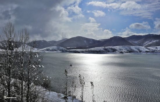 El embalse de Riaño bajo la nevada