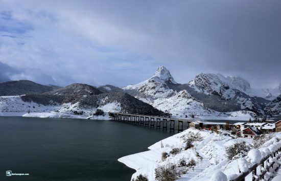 Embalse y puente desde Riaño nuevo