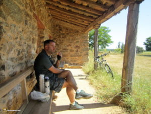 Descanso en la ermita de Agavanzal