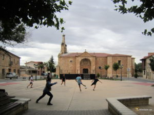 Un partidillo de futbol en Fresnillo de las Dueñas