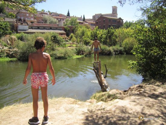 Bañistas en el Arlanzón