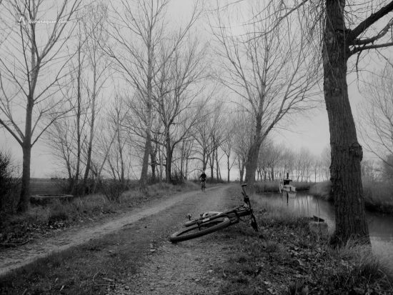 Canal de Castilla entre Paredes y Villalumbroso