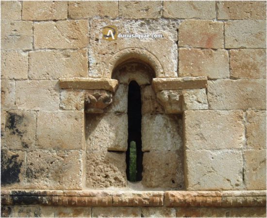 Aspillera en la ermita del Casuar, junto al Riaza