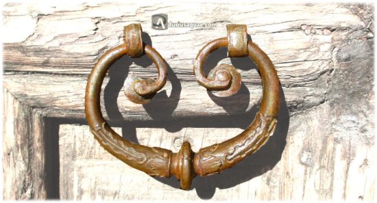 Valdemeriel. Herraje de la puerta de la iglesia . Castilla y León