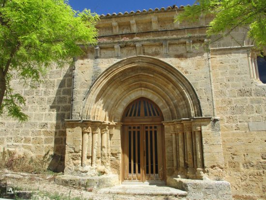 Portada iglesia de Vallunquera. Burgos