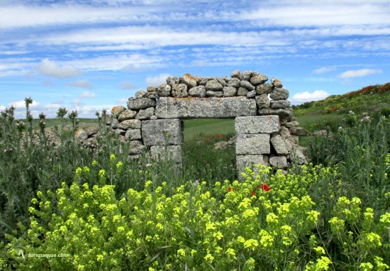 Viejos corrales en Iglesias. Burgos