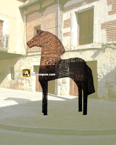 Escultura de caballo en Villadiego, Castilla y León