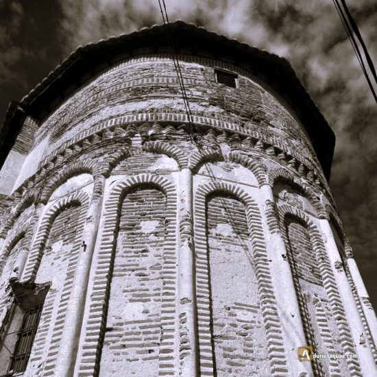 Ábside de la iglesia de San Pedro Apóstol en Pedro Rodríguez. Ávila