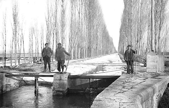 Foto antigua el Canal del Duero sobre el arroyo Jaramiel. Castilla y León