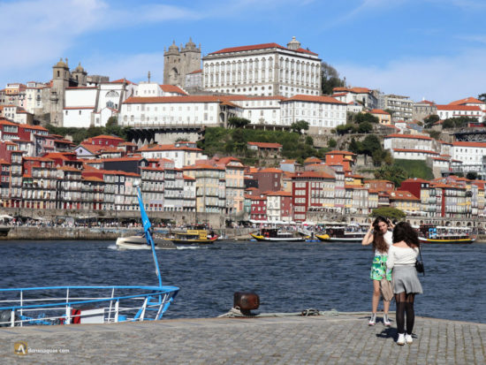 Cais de Vila Nova de Gaia, Porto al fondo