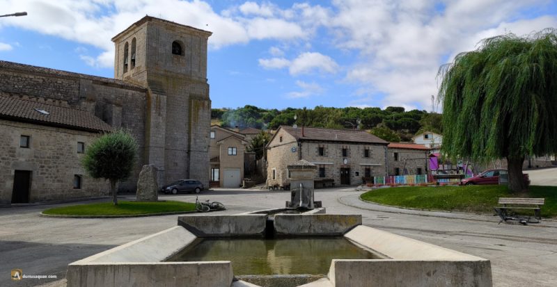 Caño e iglesia en Celadilla-Sotobrin. Burgos