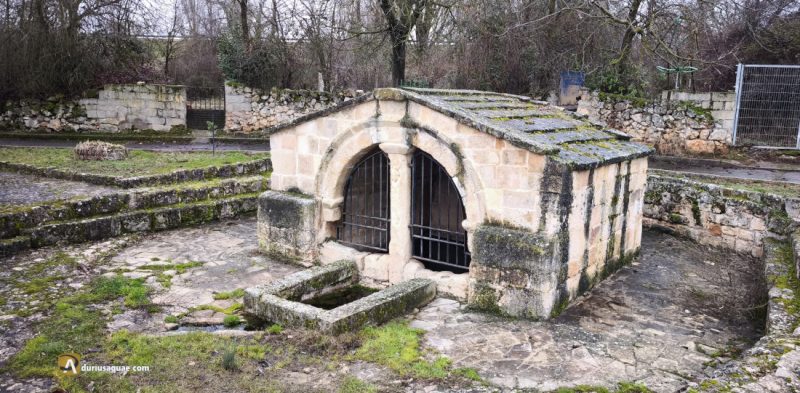 Fuente románica en Fresno de la Fuente - Segovia